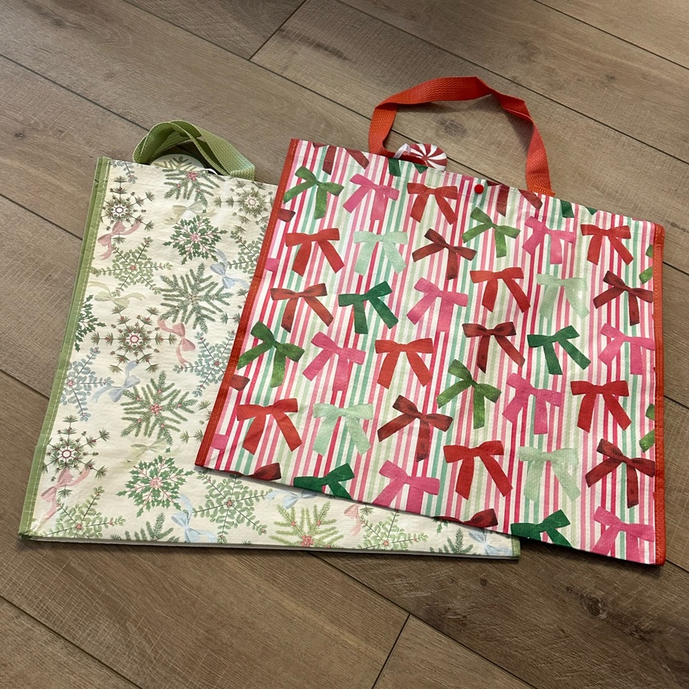 Homegoods TJMaxx Marshalls Christmas Bow & Snowflake Tote Bags Set of 2 NWT